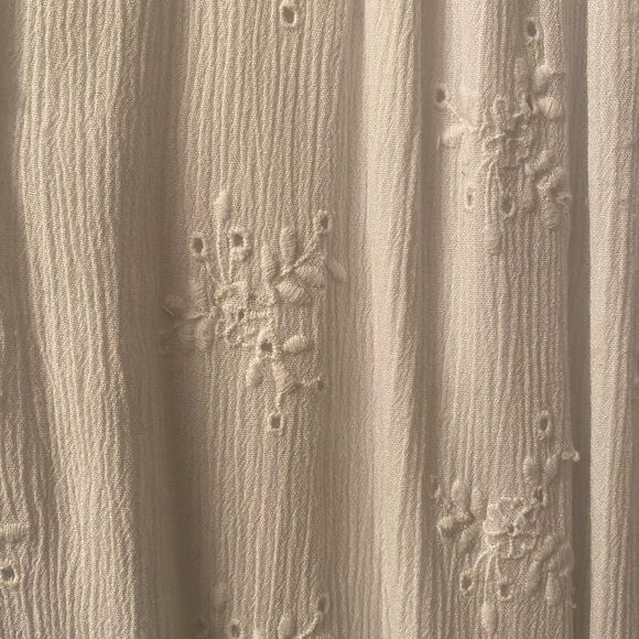 Cream embroidered blouse 1X - Picture 3 of 4